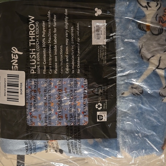 Disney Dogs Super Soft Plush Throw - 50in X 60in (127cm X 152cm) - Picture 2 of 3